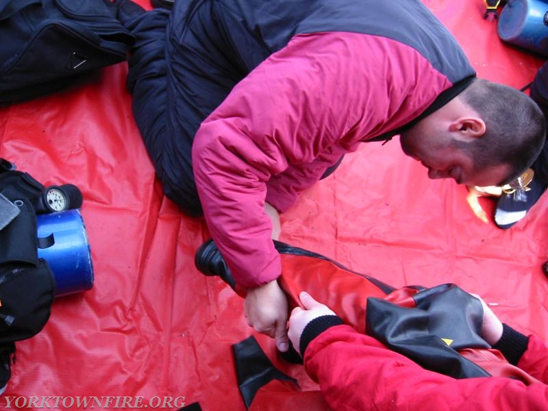 2004 Winter Cold water/weather Dive Cert. 